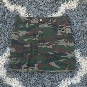 Camo skirt- forever 21